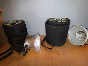 lot 73 image: AlienBees Pro Photoflash Monolight with 2 Padded Cases