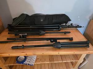 lot 79 image: Giottos Set of 3 Collapsible Light Stands with Carry Bag