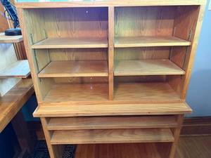 lot 119 image: Large Oak Adjustable Bookshelf with Multiple Shelves