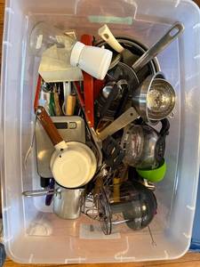 lot 144 image: Large Lot of Assorted Kitchen Utensils, Tools and Gadgets