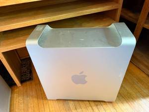 lot 160 image: Apple Mac Pro A1289 Tower Desktop Computer Case