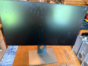 lot 170 image: Dell U2717D 27-Inch Ultrasharp Monitor with Stand