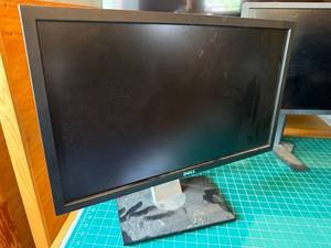 lot 172 image: Dell U2311Hb 23-Inch LCD Monitor