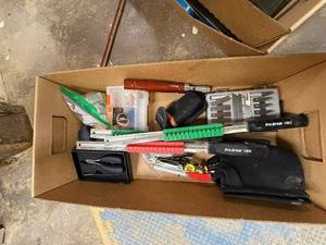 lot 260 image: Box of Assorted Hand Tools and Hobby Knife Set