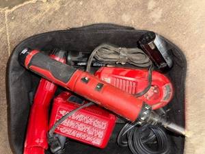lot 268 image: Milwaukee Cordless Power Screwdriver Kit with Charger, Battery, and Case