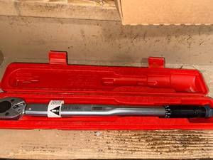 lot 273 image: Tekton Torque Wrench with Red Case