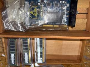 lot 284 image: Lot of 1 PCI Graphics Card and 3 Desktop RAM Sticks