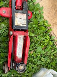 lot 338 image: Used FAUTO Hydraulic Floor Jack