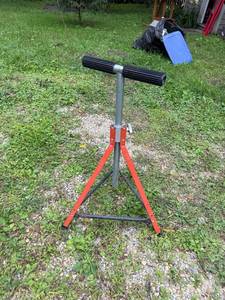 lot 354 image: Adjustable Pipe Roller Stand with Rubber Rollers