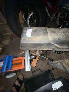lot 17 image: Black & Decker 8 Inch Drill Press 5 Speed 12 Inch Chuck
