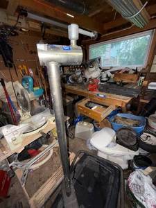 lot 186 image: Gitzit Company Steel T-Handle Pump and Bin of Cables, Electronics, and Bose Speaker