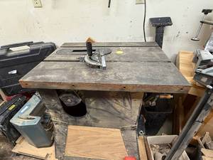 lot 206 image: Rockwell Table Saw with Miter Gauge and Power Switch