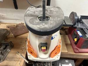 lot 231 image: Shop Fox W1831 Oscillating Spindle Sander