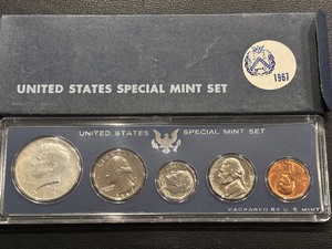 lot 11 image: 1967 Special Mint Set 40% Silver Kennedy