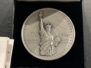 lot 36 image: 1976 Bicentennial Jumbo Medal 9.5 Ounces