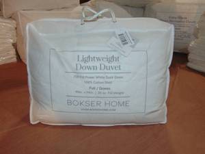 lot 26 image: Queen  Full Lightweight 700 Fill Power Luxury White Duck Down Duvet Comforter Insert