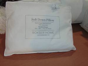 lot 89 image: Queen  Soft 700 Fill Power Luxury White Duck Down RDS Certified Machine Washable White Bed Pillow  BOKSER HOME