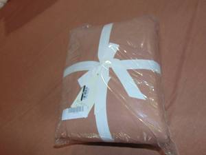 lot 90 image: Queen Clay 100% French Linen Sheet Set  BOKSER HOME