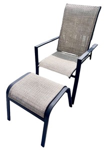 lot 47 image: Outdoor Patio Lounge Chair with Matching Ottoman