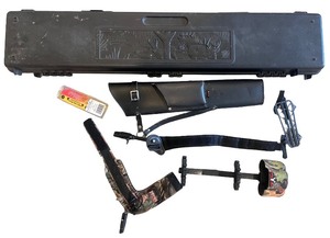lot 122 image: Archery Bow Accessory Set with Hard Case and Quiver
