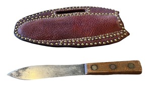 lot 157 image: Vintage Beaver Tail Leather Knife Sheath and Fixed Blade Knife