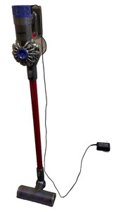 lot 174 image: Dyson V8 Cordless Stick Vacuum with Charger