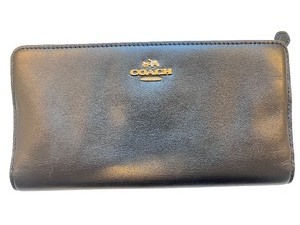 lot 104 image: Coach Black Leather Wallet with Card Slots and ID Window