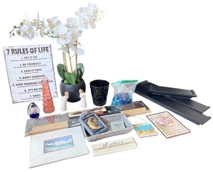 lot 223 image: Home Decor and Gift Lot with Flower Arrangement, Signs, and Figurines