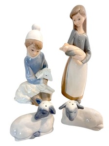 lot 256 image: Lladro Porcelain Figurines and Lamb Salt & Pepper Shakers Set