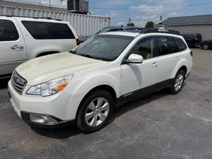 lot 1 image: 2011 Subaru Outback AWD