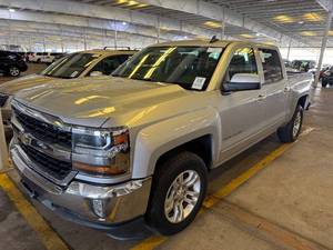 lot 12 image: 2017 Chevrolet Silverado 1500 LT Crew Cab 4x4