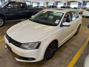 lot 14 image: 2012 Volkswagen Jetta SEL