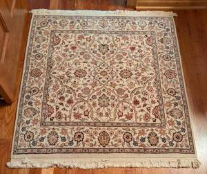 lot 85 image: Beautiful Cream Wool Accent Rug