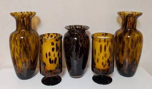 lot 90 image: Tortoise Glass Vases and Candleholders