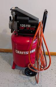 lot 94 image: Craftsman 125 PSI Air Compressor