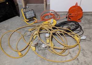 lot 105 image: Assorted Work Lights and Extension Cords