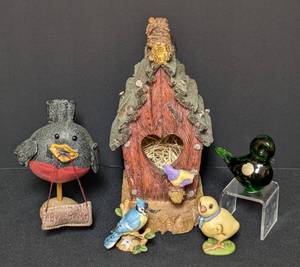 lot 133 image: Adorable Bird Figurines Including Murano Glass