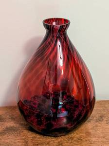 lot 32 image: Momo Panache Red Polish Glass Vase