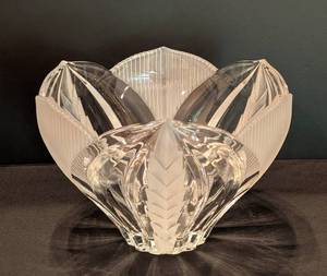 lot 36 image: Beyer Novelette Crystal Bowl