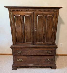lot 27A image: Vintage Ethan Allen Maple and Birch Armoire
