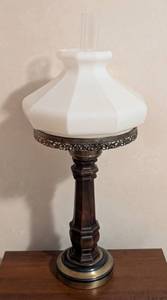 lot 40 image: Vintage Brass and Milk Glass Table Lamp