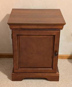 lot 39 image: Wood Storage Side Table
