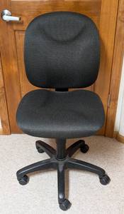 lot 74 image: Rolling Office Chair
