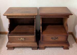 lot 48 image: Pair of Ethan Allen Maple and Birch Nightstands