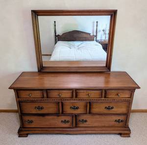 lot 48B image: Ethan Allen Maple and Birch Mirrored Dresser