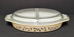 lot 138 image: Vintage Pyrex Golden Acorn Divided Casserole Dish