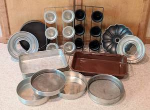lot 140 image: Assorted Baking Pans