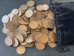 lot 36 image: Lincoln Wheat Cents