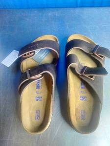 lot 21 image: Birkenstock Mens Arizona Soft Footbed Sandal - Men 9 - Ladies 11