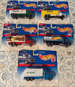 lot 110P image: Set of 5 Hot Wheels Haulers Die-Cast Trucks in Original Packaging